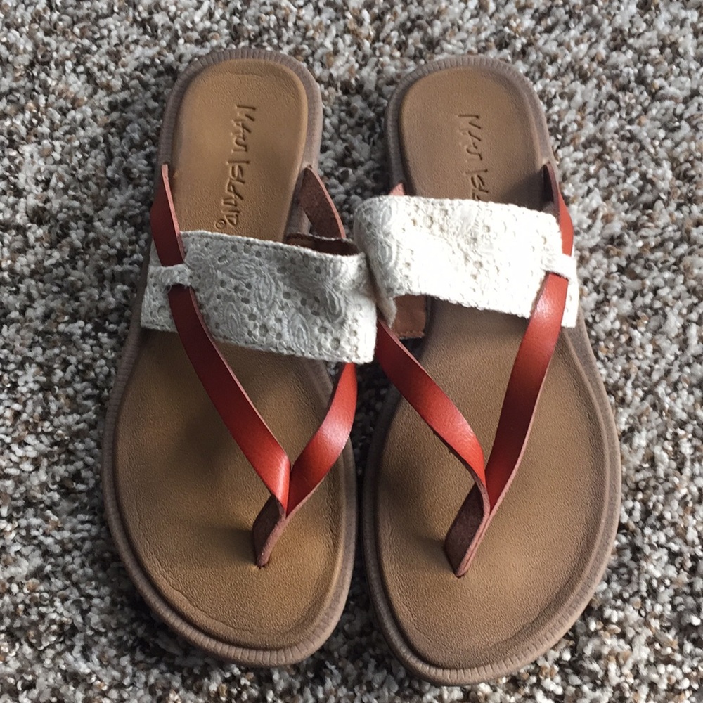 Women’s leather/lace ivory sandals size 7